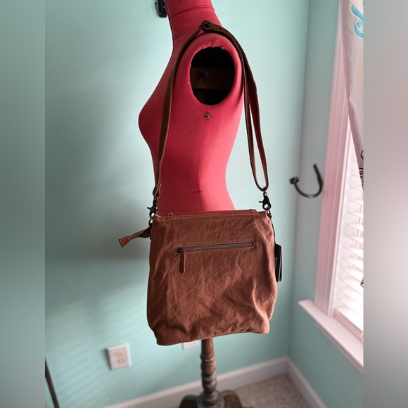 NWT Myra Peanut Brown Crossbody Bag - Picture 6 of 13